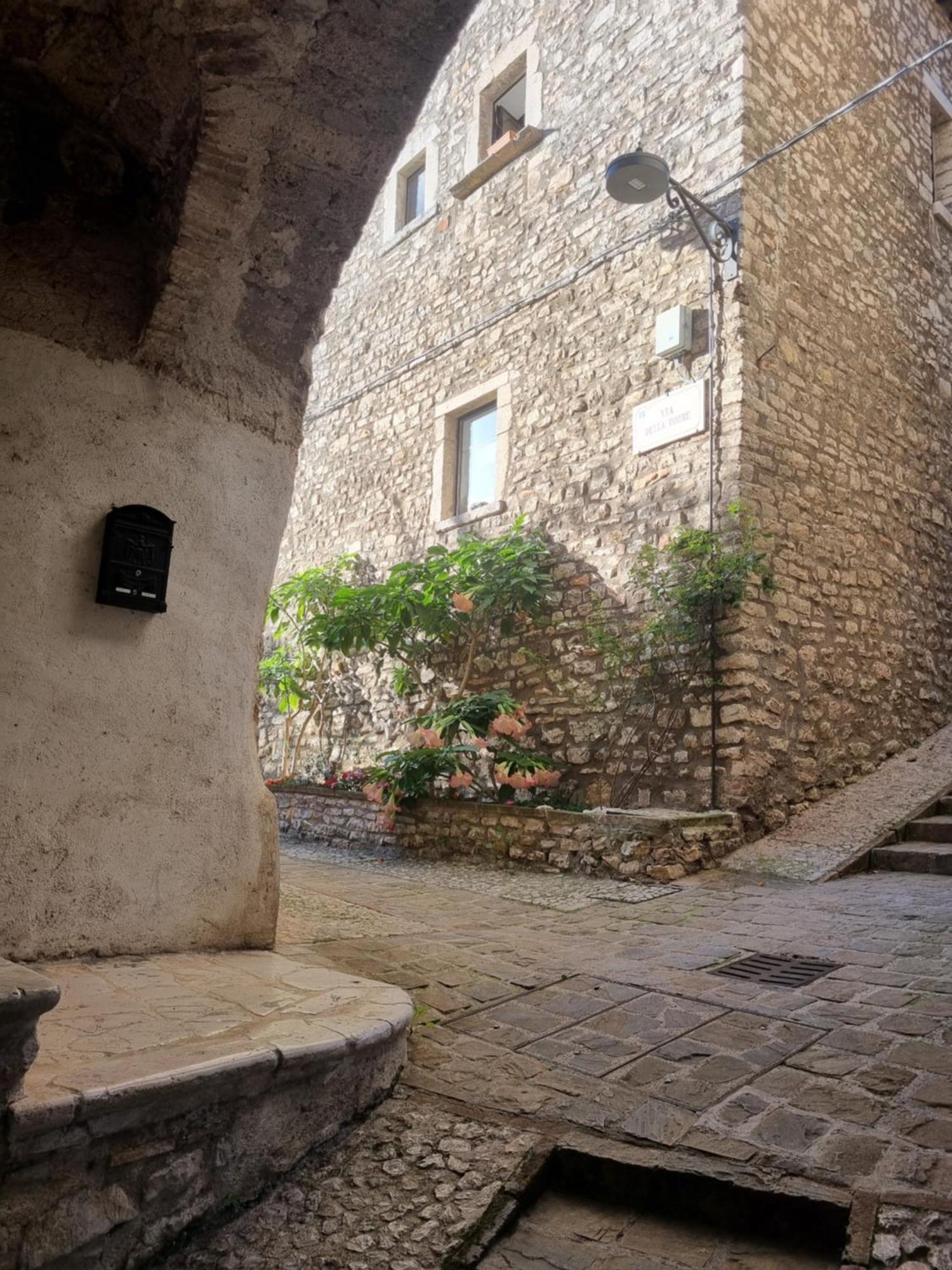 Cuore Del Castello Arrone Exterior foto
